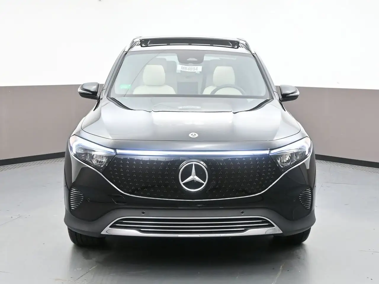Mercedes-Benz EQB снимка Mercedes-Benz EQB