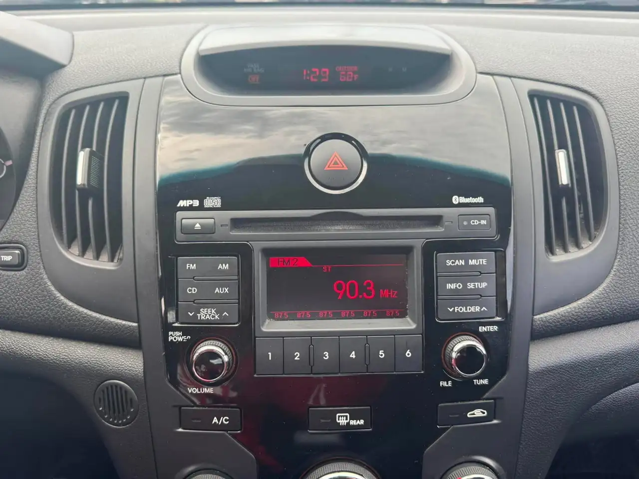 Kia Forte снимка Kia Forte