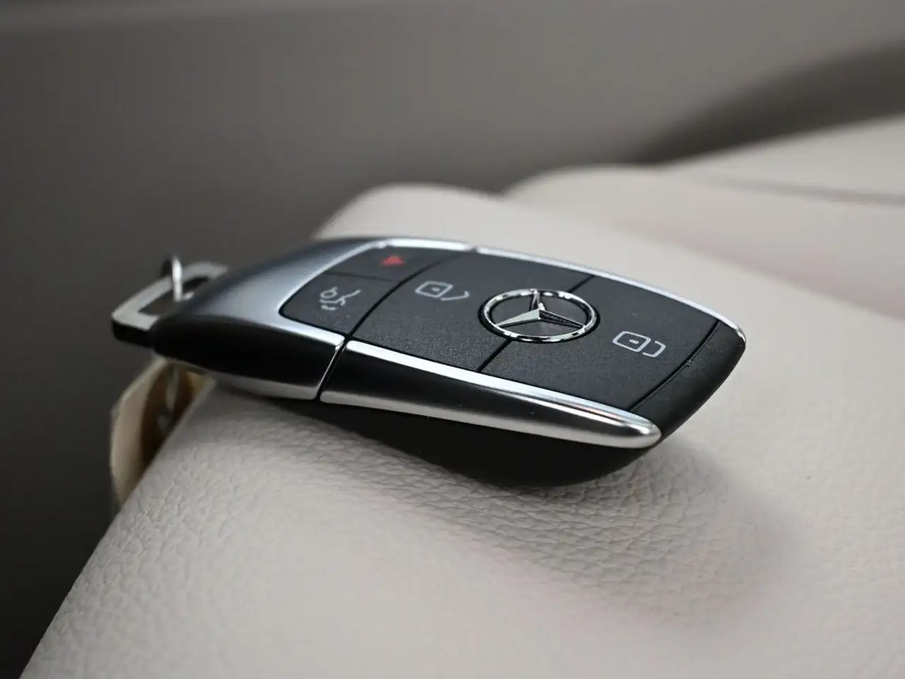 Mercedes-Benz EQB снимка Mercedes-Benz EQB