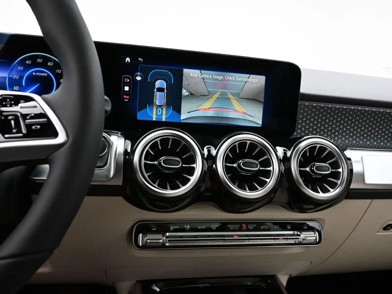 Mercedes-Benz EQB снимка Mercedes-Benz EQB