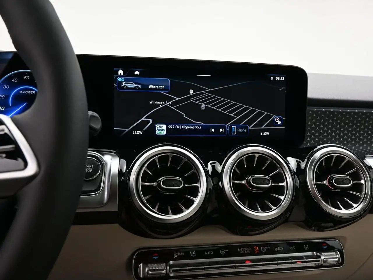 Mercedes-Benz EQB снимка Mercedes-Benz EQB