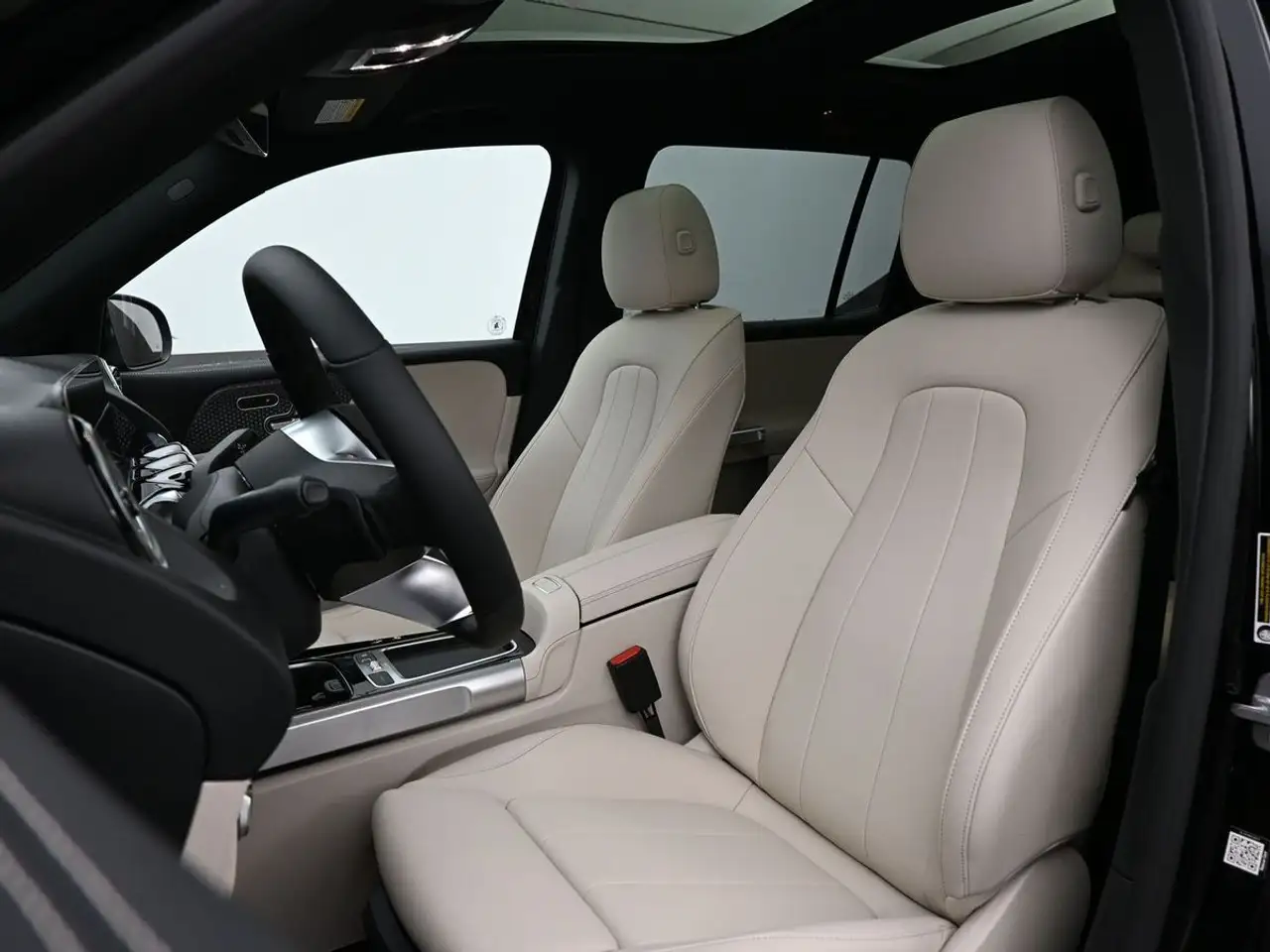 Mercedes-Benz EQB снимка Mercedes-Benz EQB