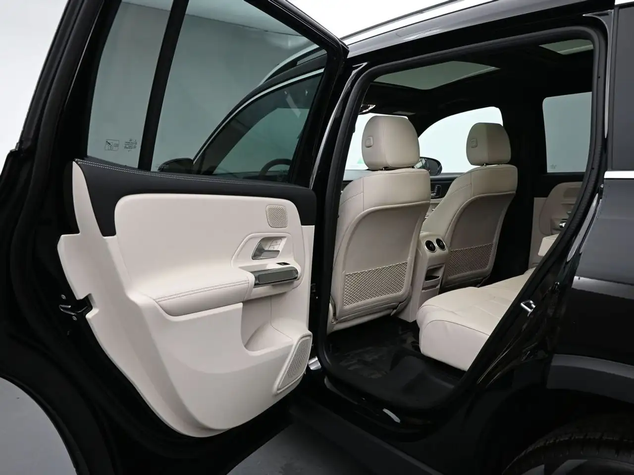 Mercedes-Benz EQB снимка Mercedes-Benz EQB