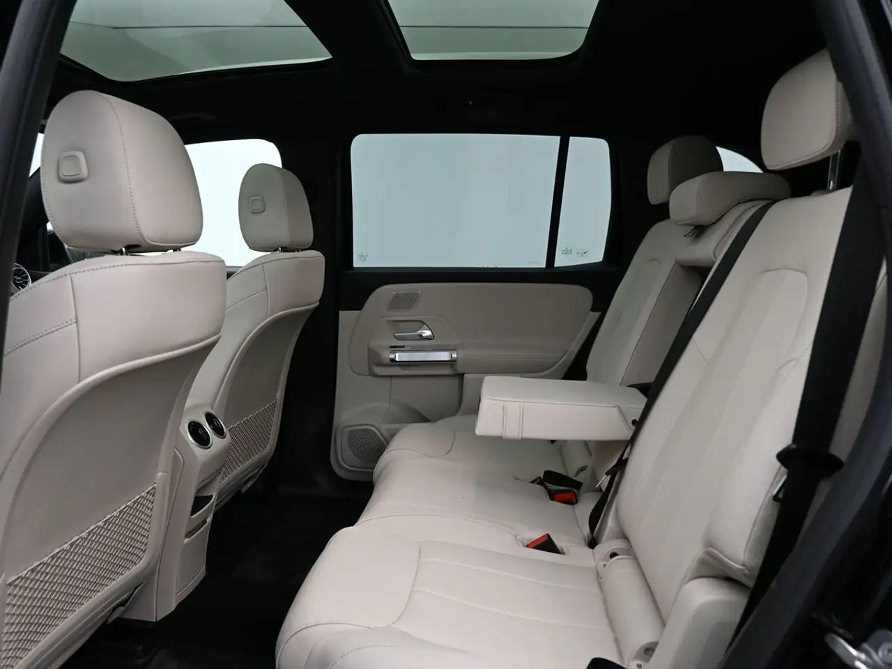 Mercedes-Benz EQB снимка Mercedes-Benz EQB
