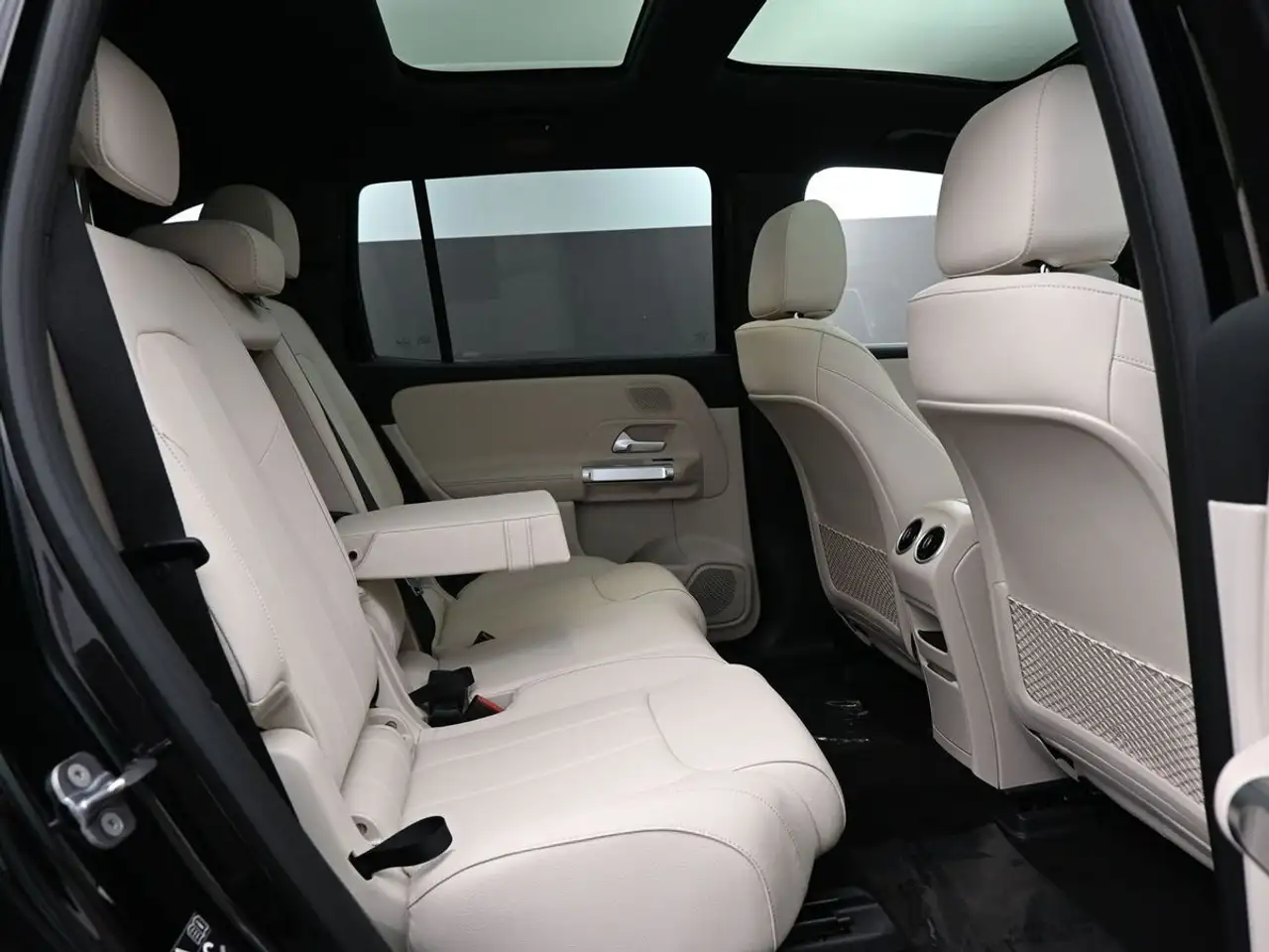 Mercedes-Benz EQB снимка Mercedes-Benz EQB