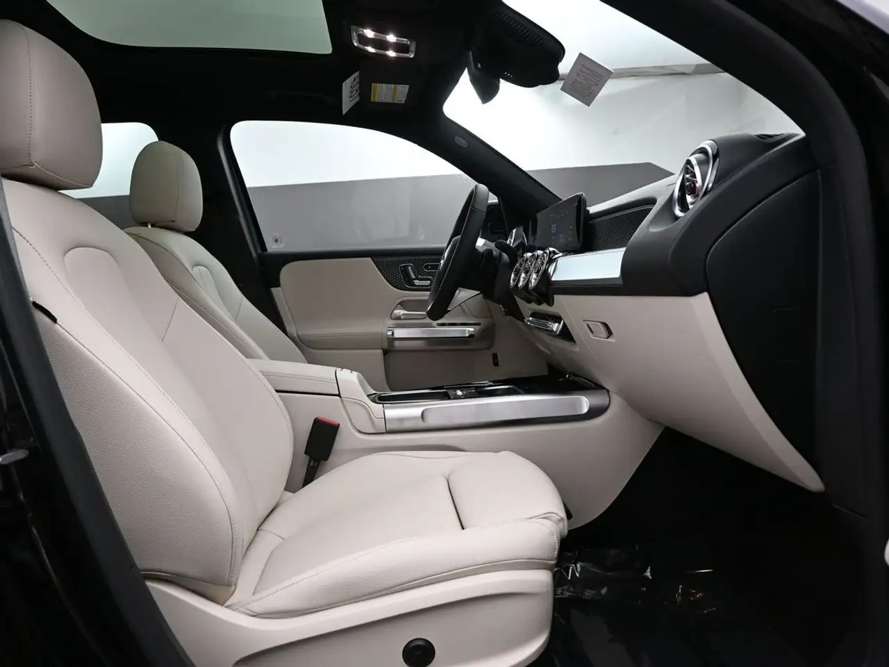 Mercedes-Benz EQB снимка Mercedes-Benz EQB