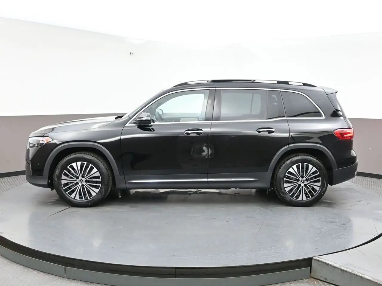 Mercedes-Benz EQB снимка Mercedes-Benz EQB