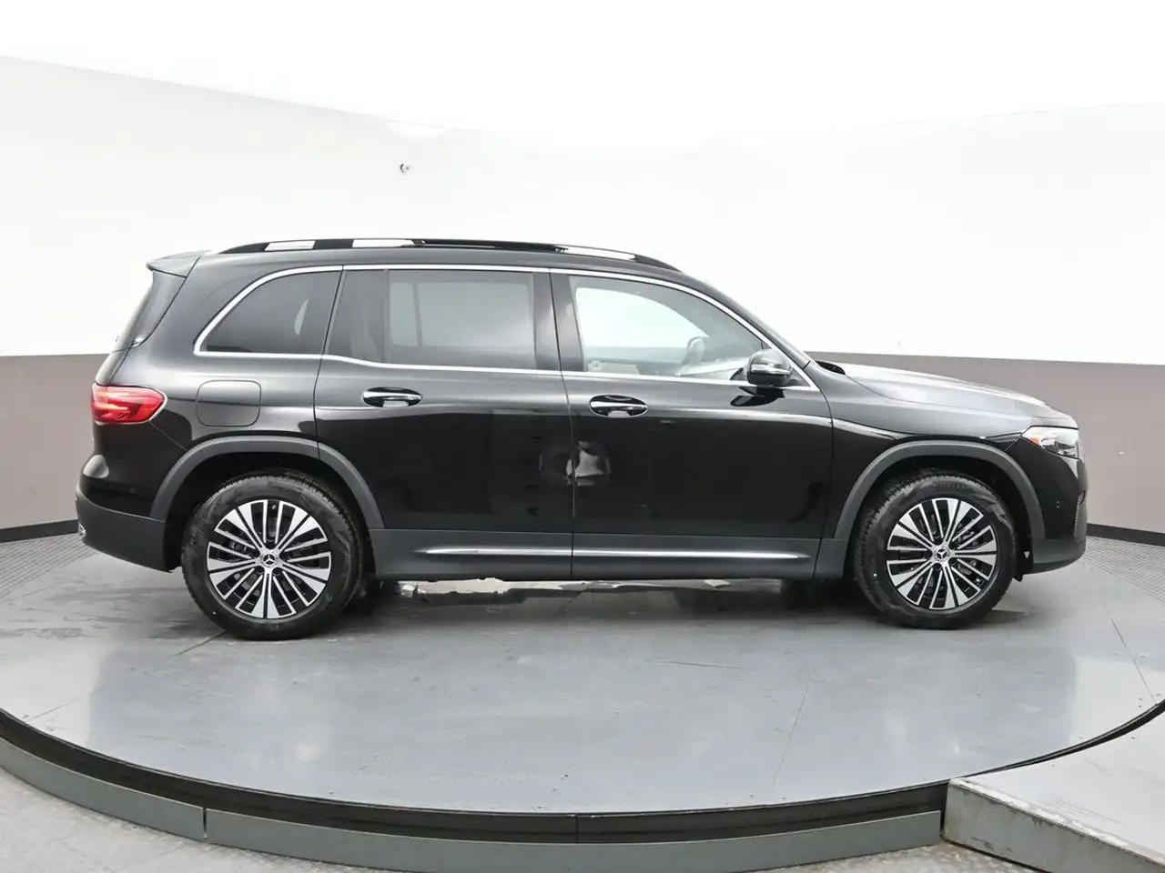 Mercedes-Benz EQB снимка Mercedes-Benz EQB