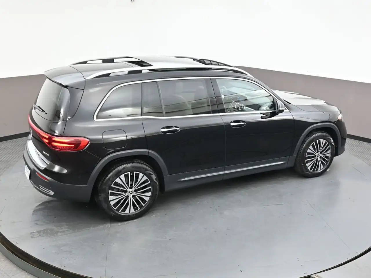 Mercedes-Benz EQB снимка Mercedes-Benz EQB