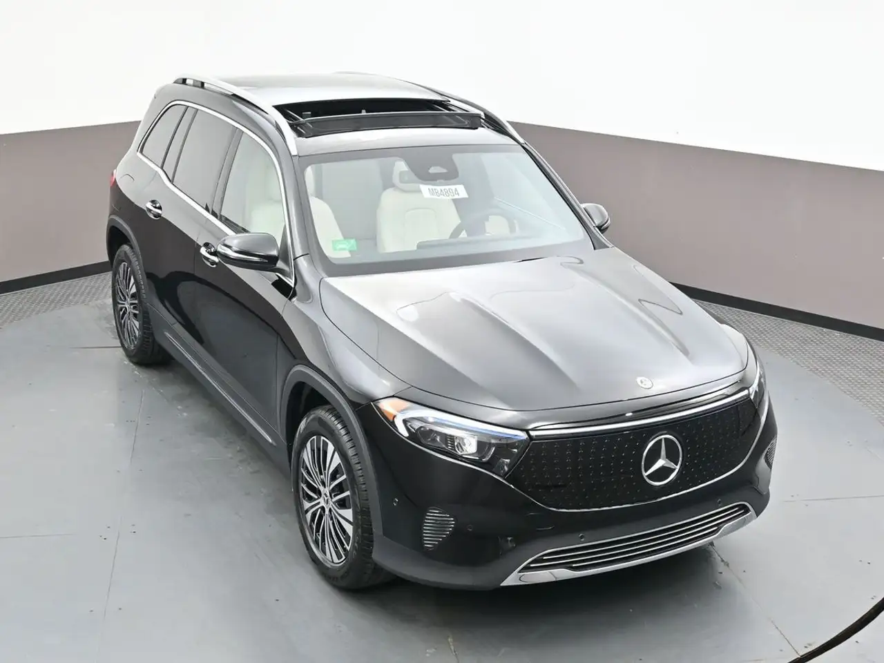 Mercedes-Benz EQB снимка Mercedes-Benz EQB