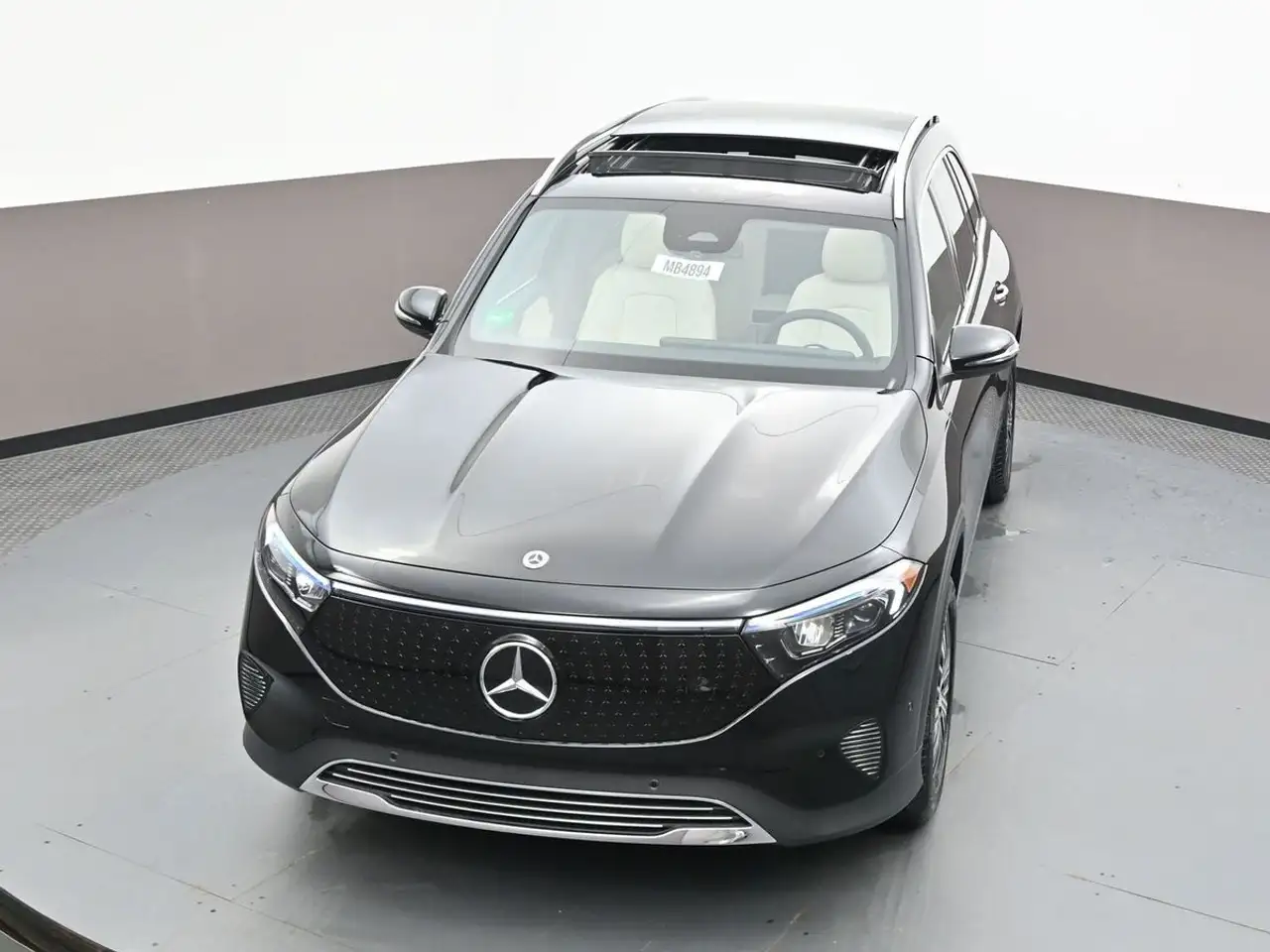 Mercedes-Benz EQB снимка Mercedes-Benz EQB