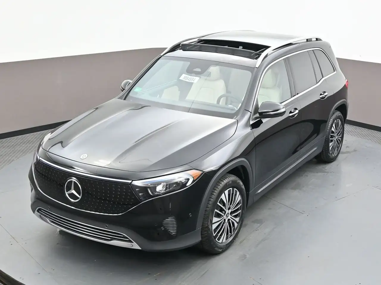 Mercedes-Benz EQB снимка Mercedes-Benz EQB