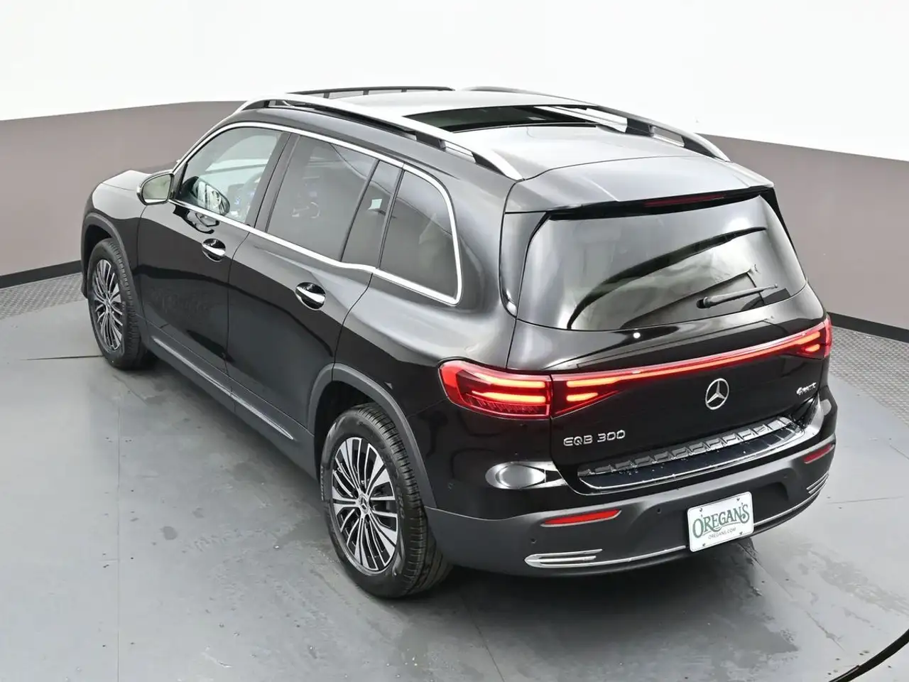 Mercedes-Benz EQB снимка Mercedes-Benz EQB