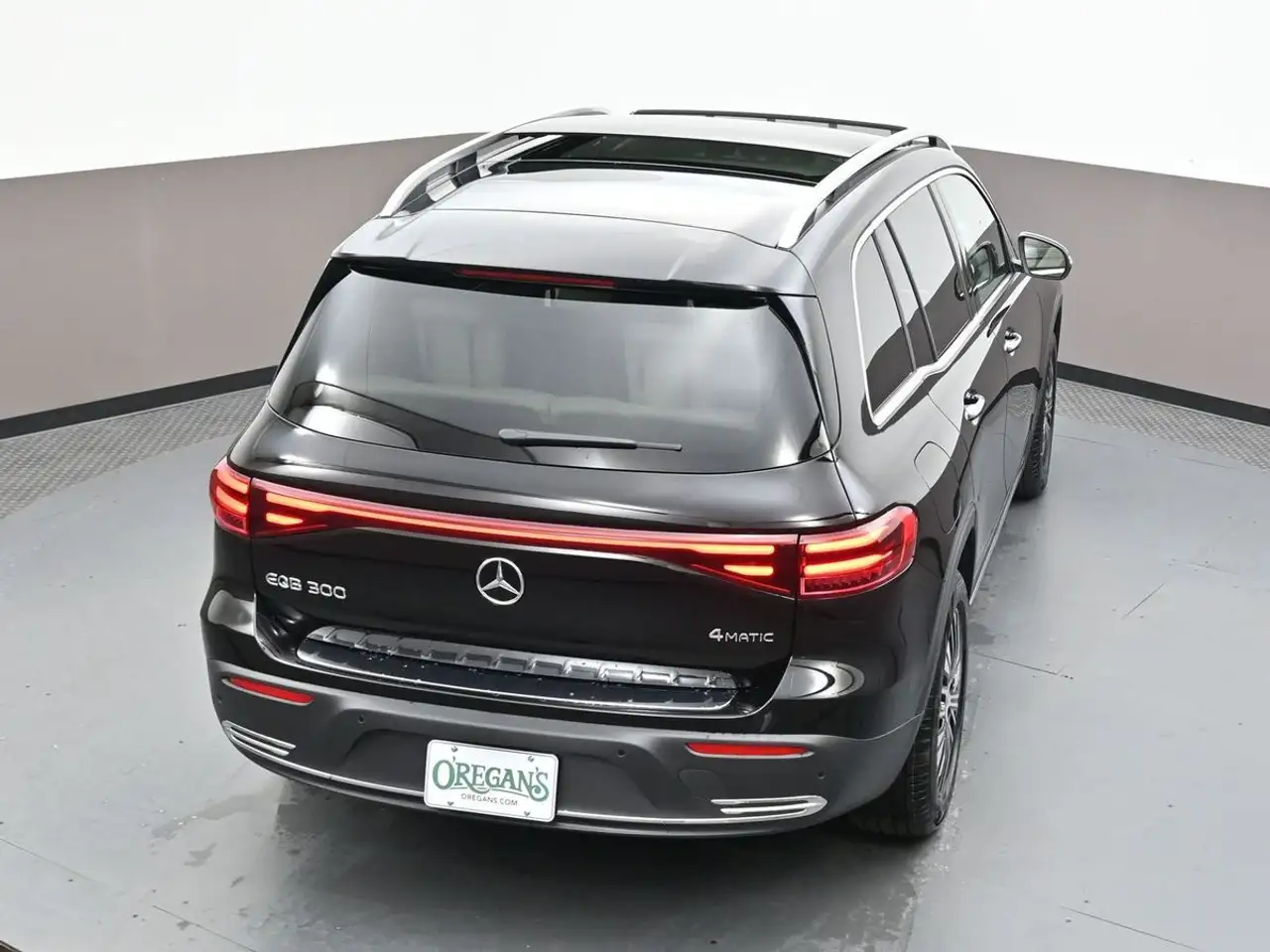 Mercedes-Benz EQB снимка Mercedes-Benz EQB