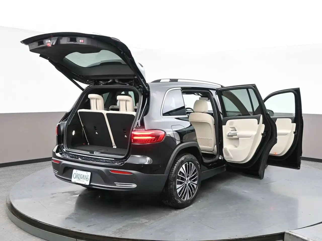 Mercedes-Benz EQB снимка Mercedes-Benz EQB