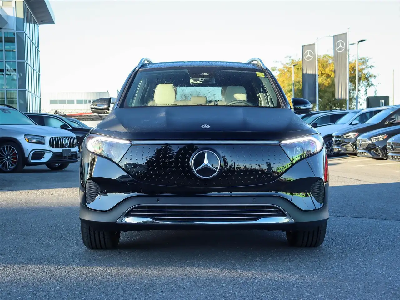 Mercedes-Benz EQB снимка Mercedes-Benz EQB