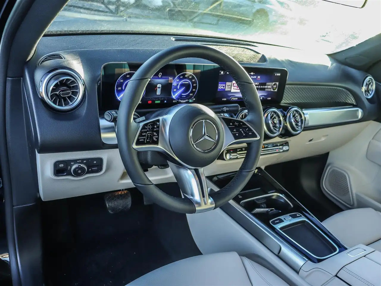 Mercedes-Benz EQB снимка Mercedes-Benz EQB
