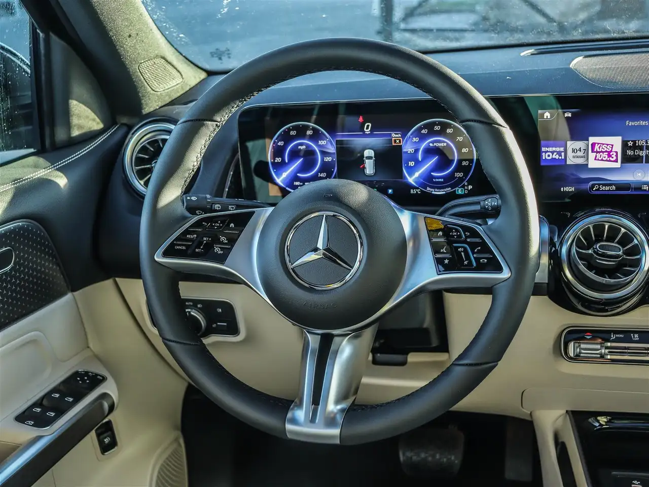 Mercedes-Benz EQB снимка Mercedes-Benz EQB