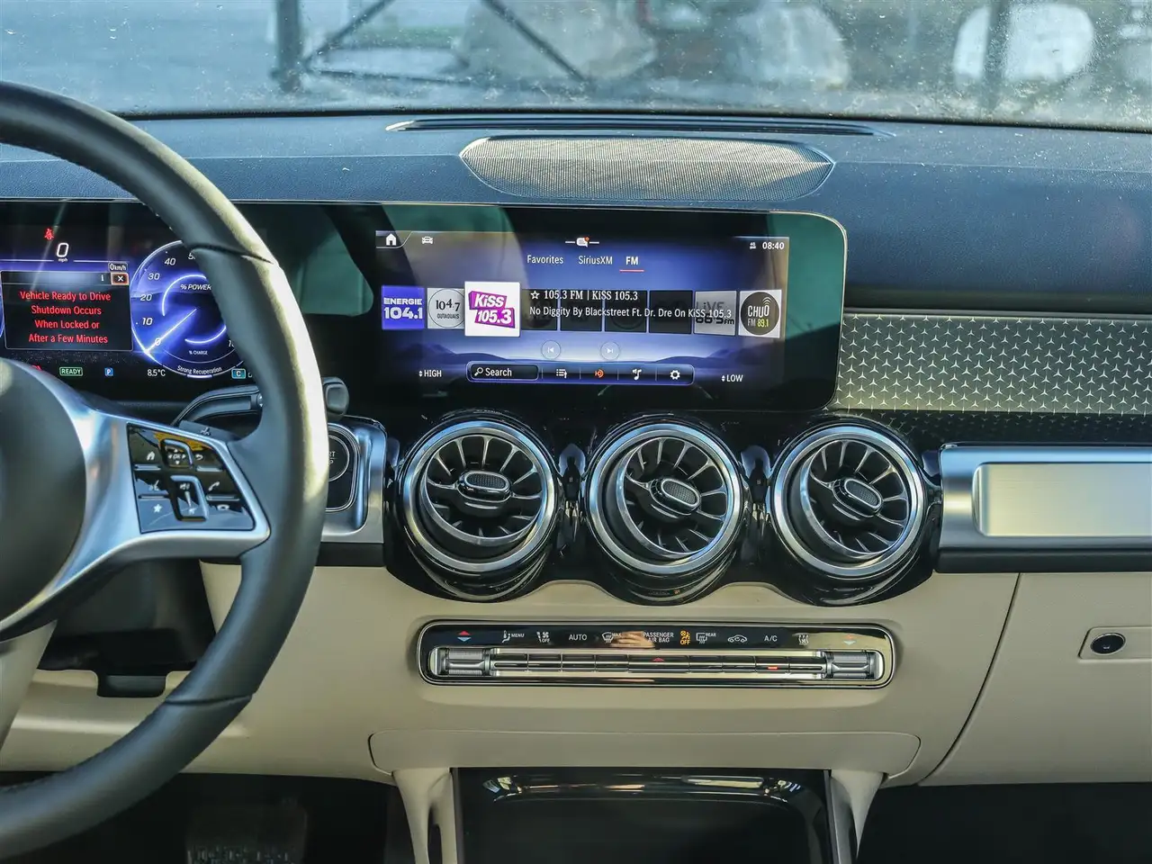 Mercedes-Benz EQB снимка Mercedes-Benz EQB