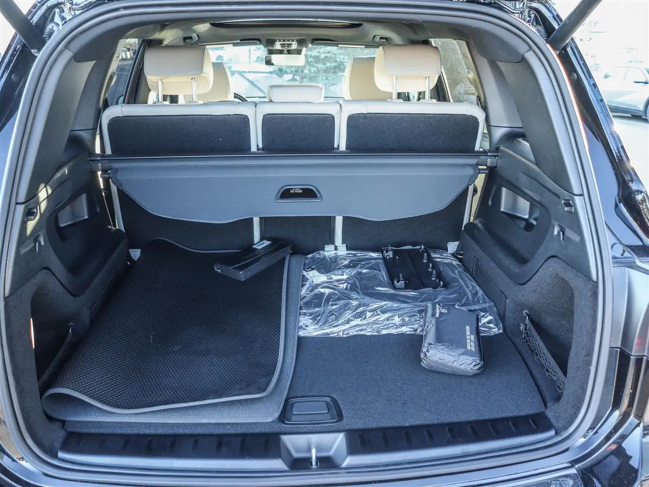 Mercedes-Benz EQB снимка Mercedes-Benz EQB