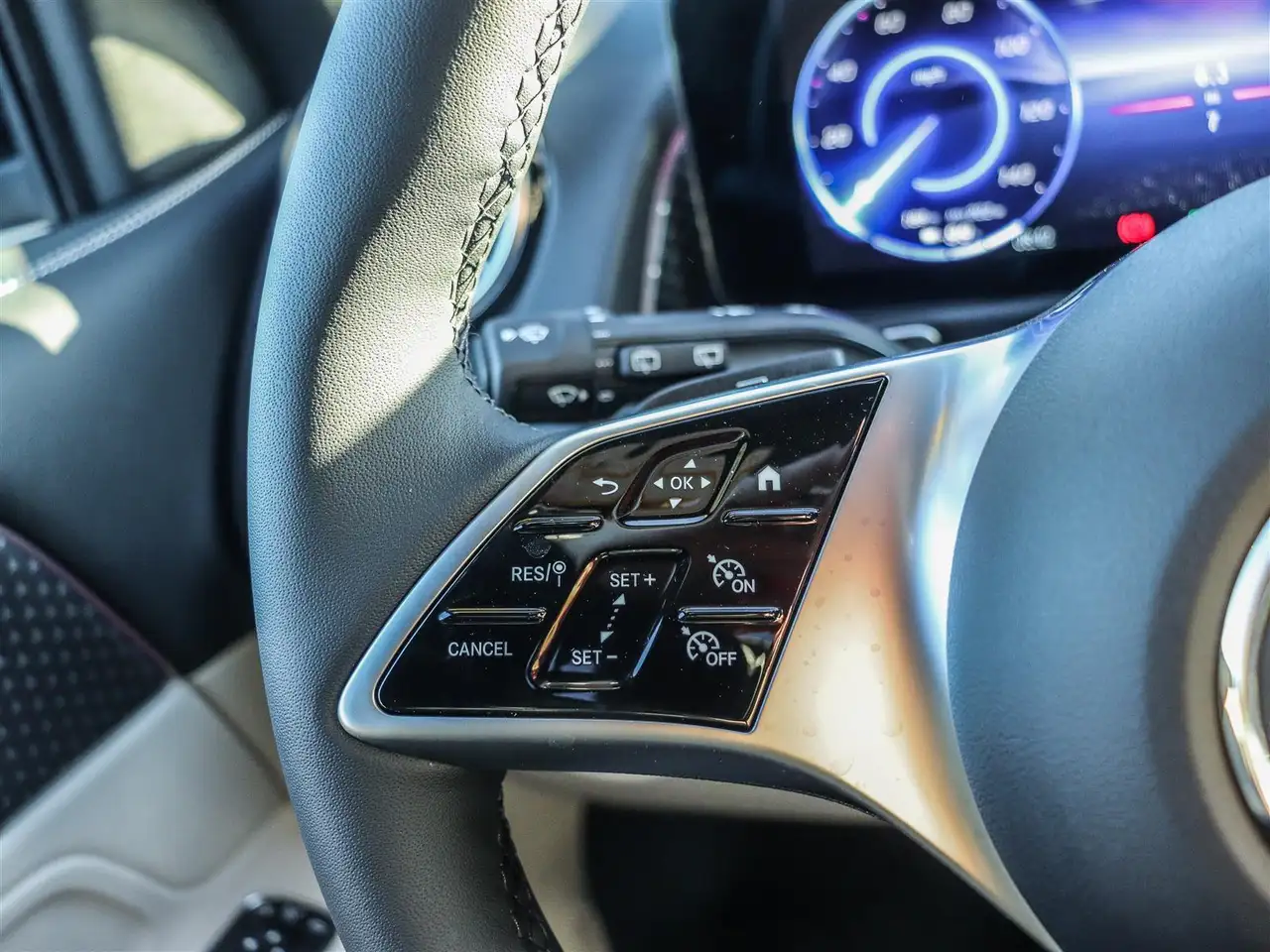 Mercedes-Benz EQB снимка Mercedes-Benz EQB