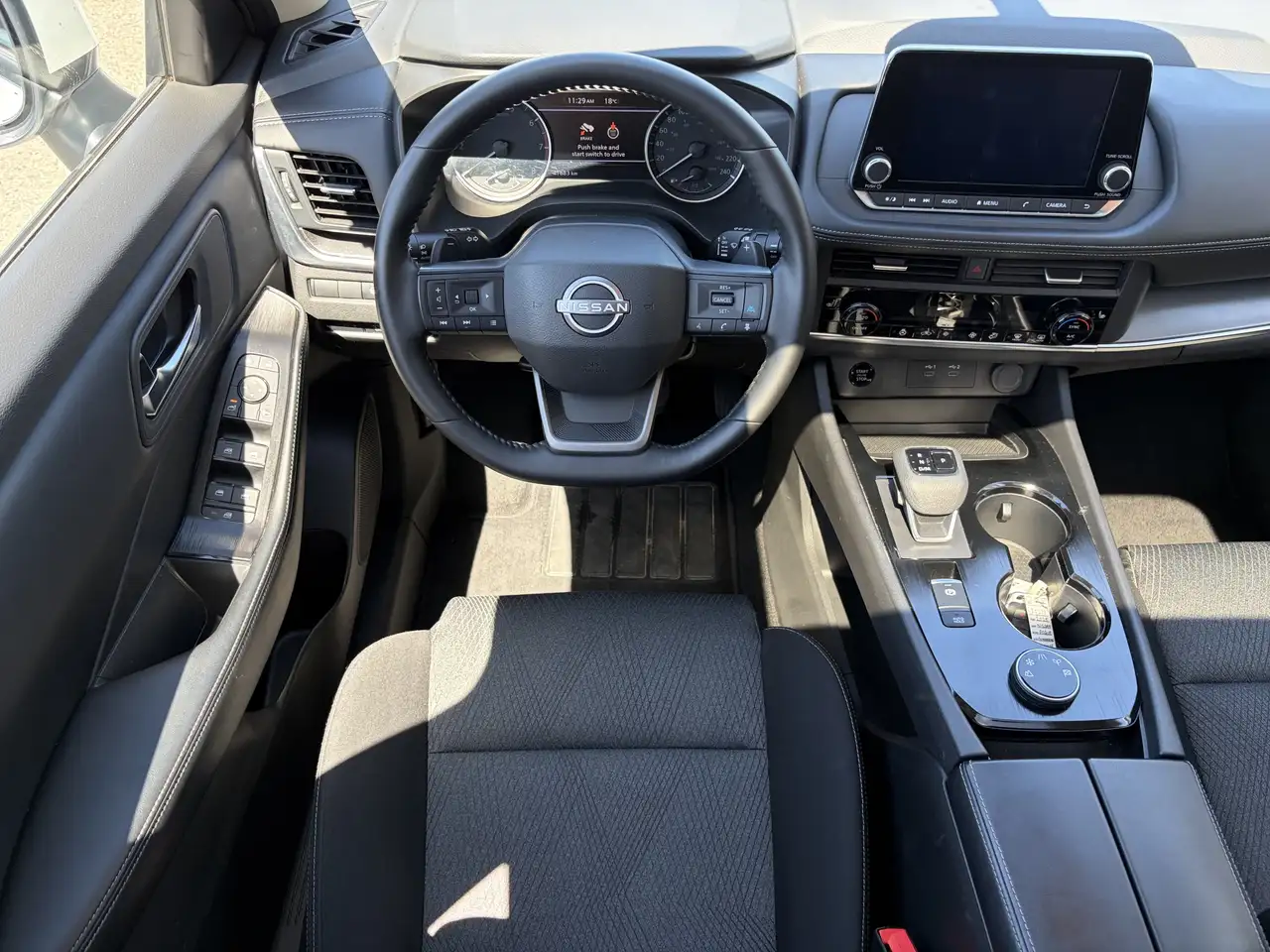 Nissan Rogue снимка Nissan Rogue