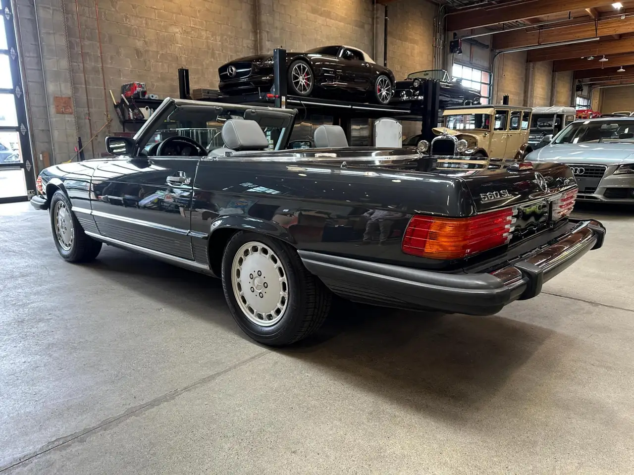 Mercedes-Benz 560 снимка Mercedes-Benz 560