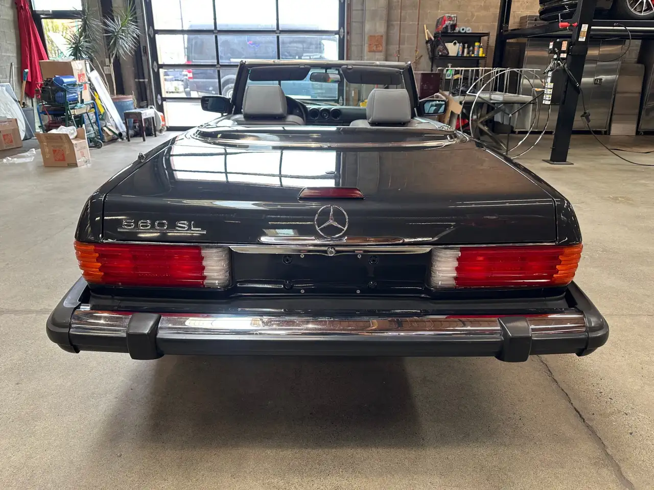Mercedes-Benz 560 снимка Mercedes-Benz 560