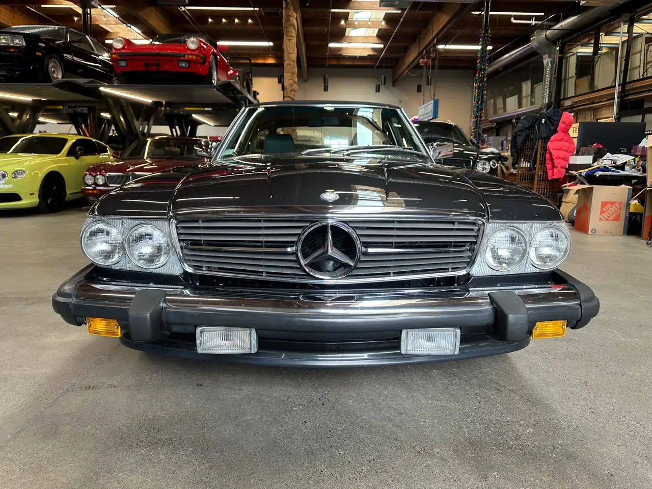 Mercedes-Benz 560 снимка Mercedes-Benz 560