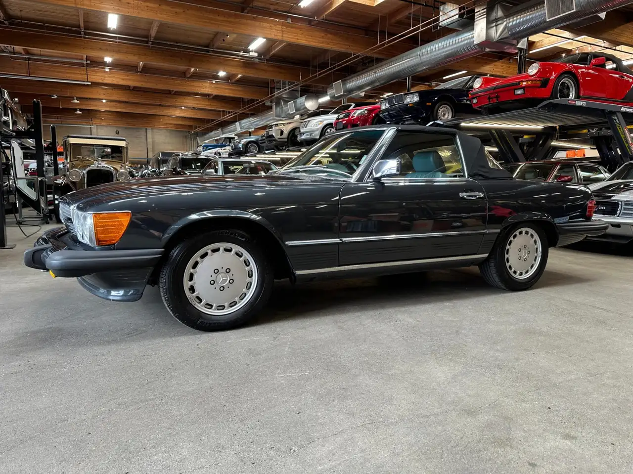 Mercedes-Benz 560 снимка Mercedes-Benz 560