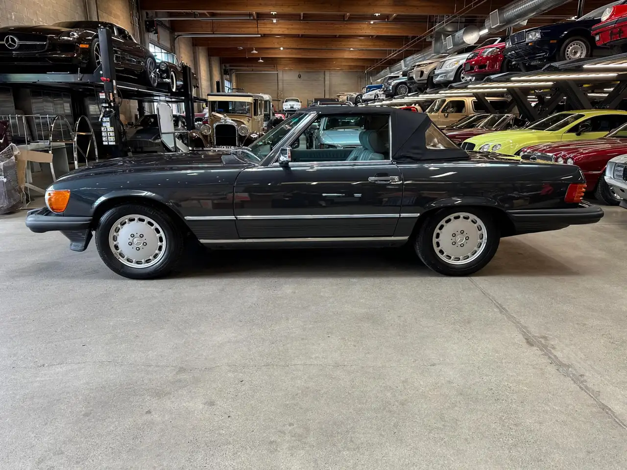 Mercedes-Benz 560 снимка Mercedes-Benz 560