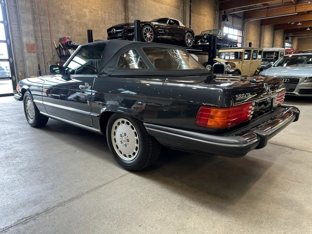 Mercedes-Benz 560 снимка Mercedes-Benz 560