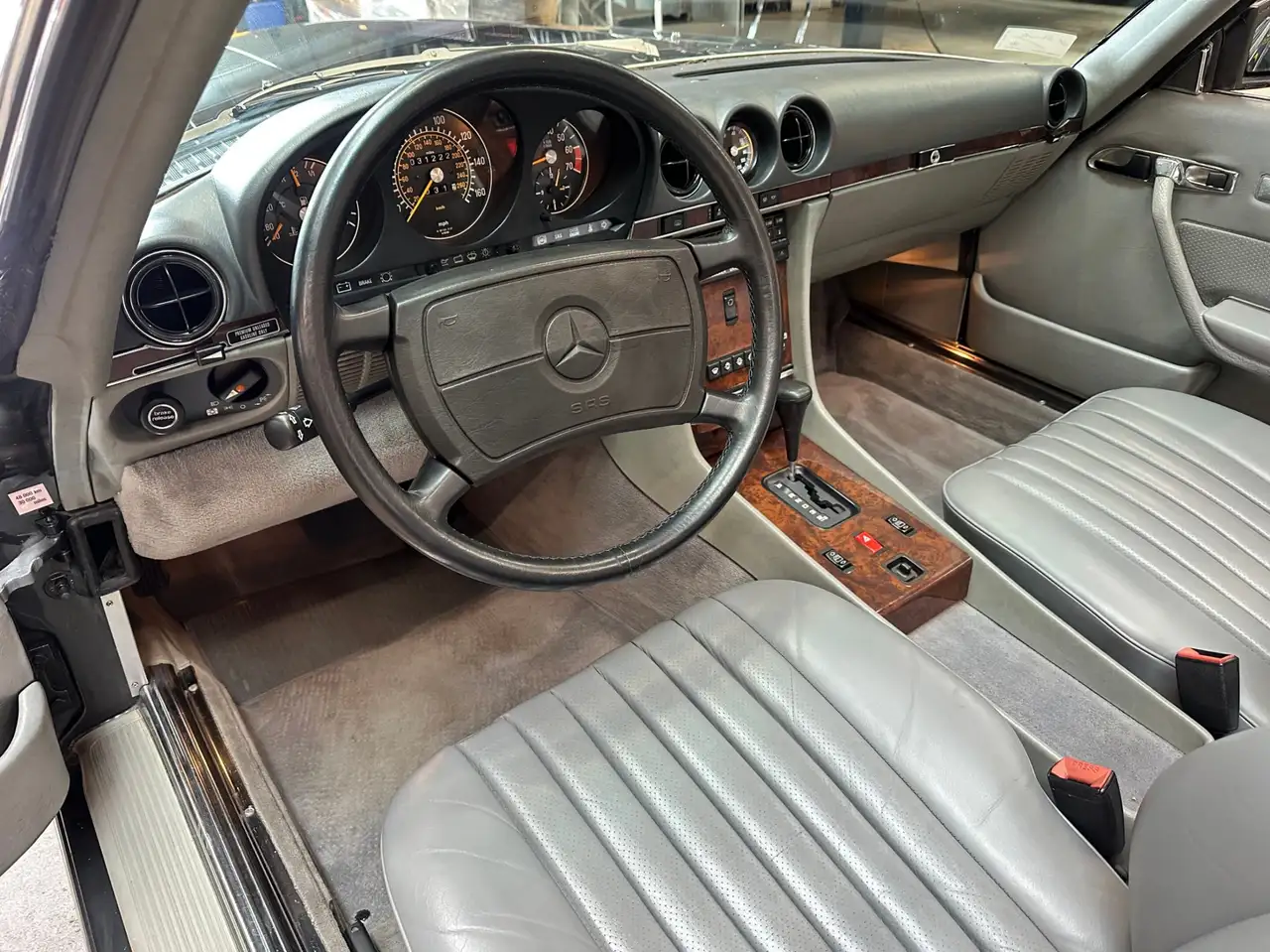 Mercedes-Benz 560 снимка Mercedes-Benz 560
