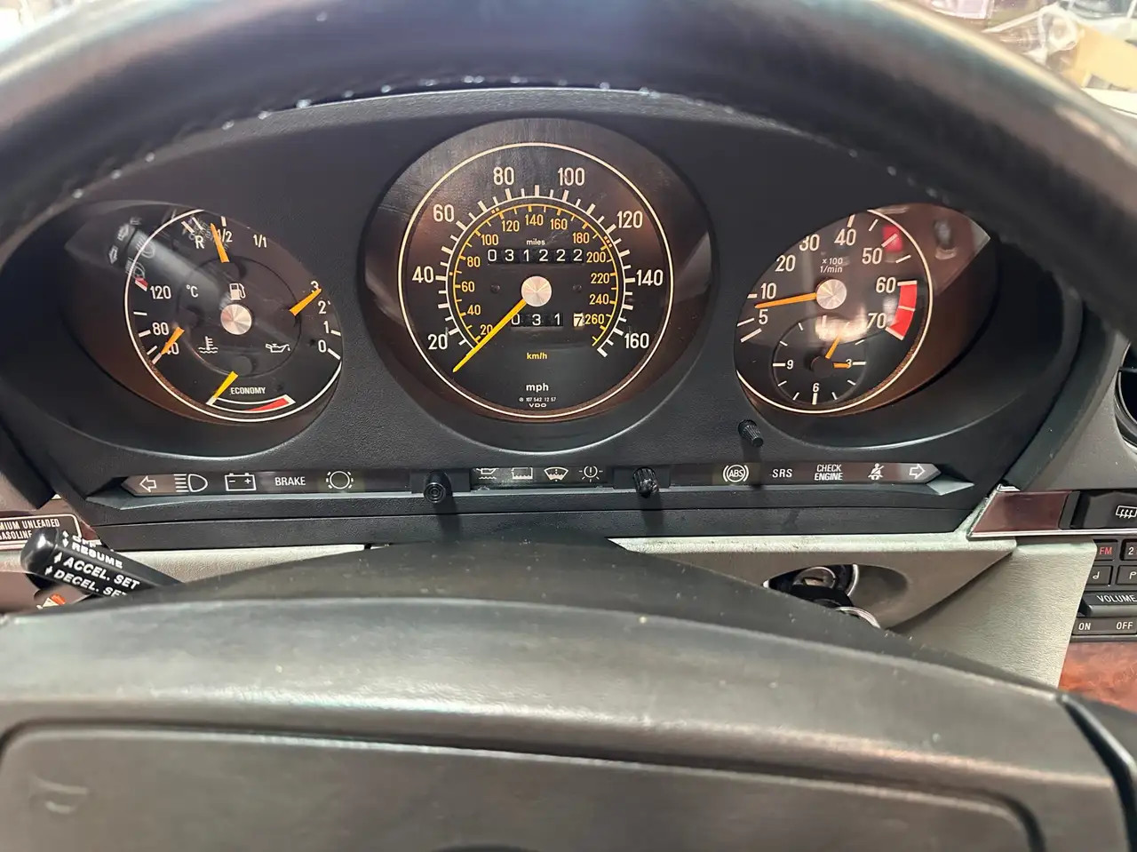 Mercedes-Benz 560 снимка Mercedes-Benz 560