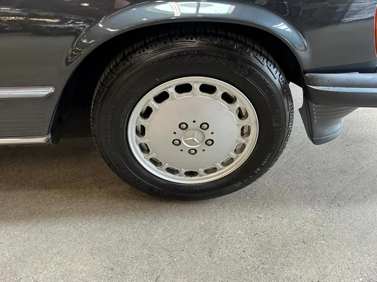 Mercedes-Benz 560 снимка Mercedes-Benz 560