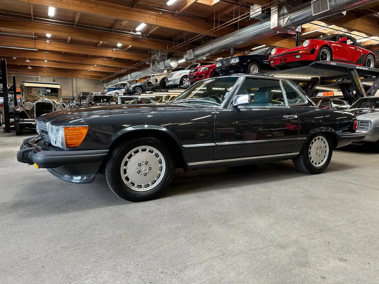 Mercedes-Benz 560 снимка Mercedes-Benz 560
