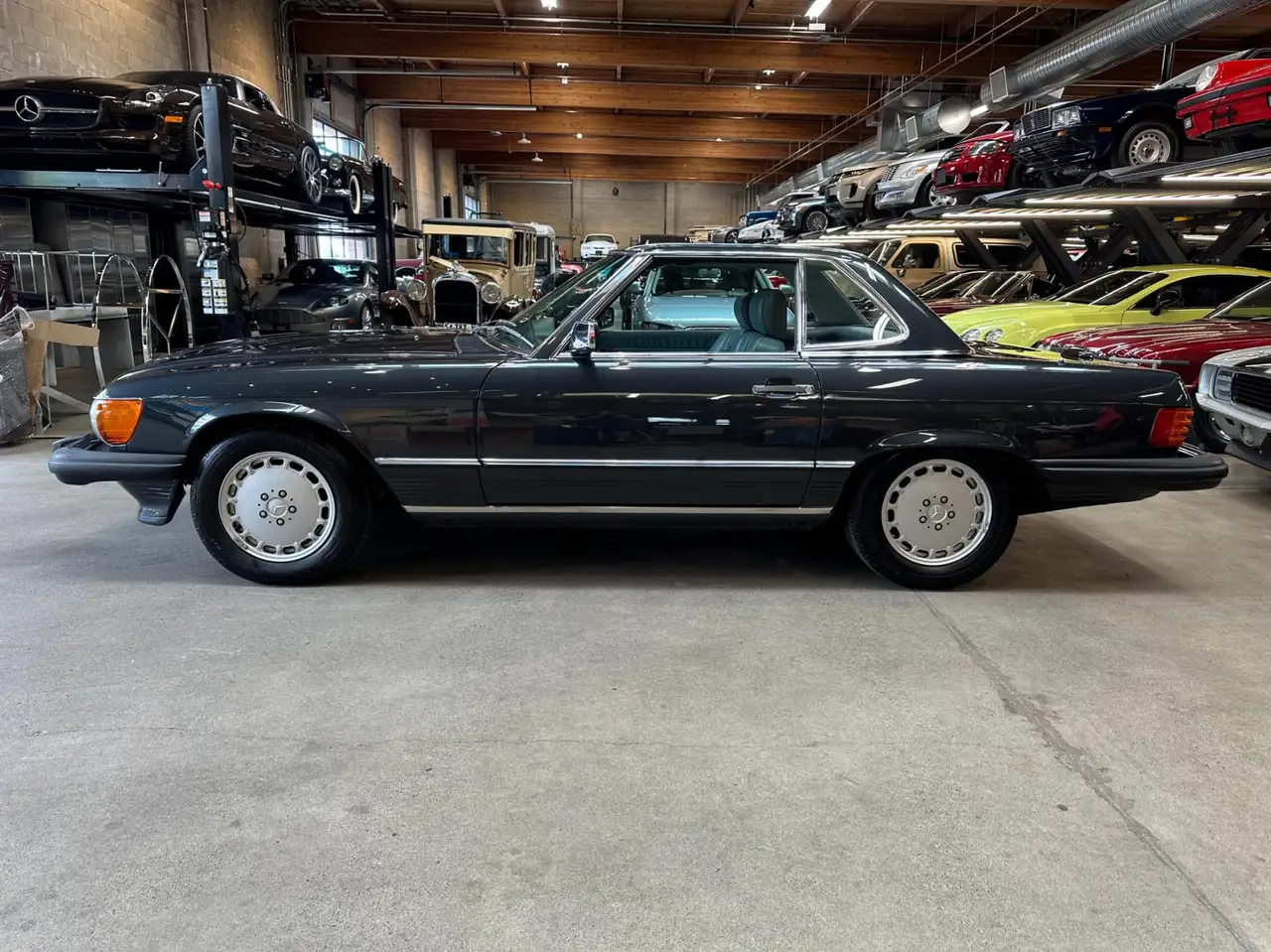Mercedes-Benz 560 снимка Mercedes-Benz 560