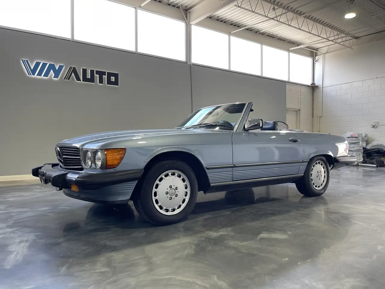 Mercedes-Benz 560 снимка Mercedes-Benz 560