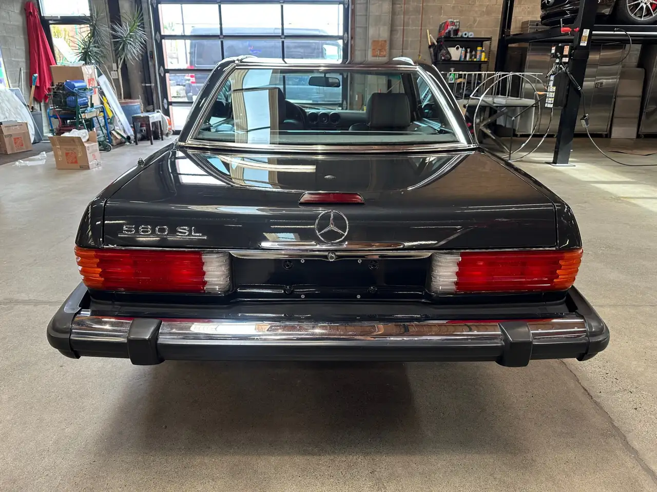 Mercedes-Benz 560 снимка Mercedes-Benz 560