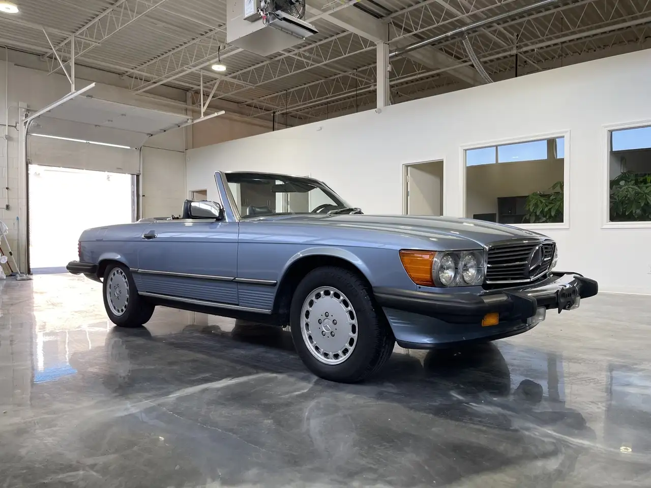 Mercedes-Benz 560 снимка Mercedes-Benz 560