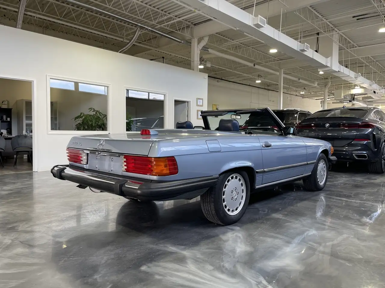 Mercedes-Benz 560 снимка Mercedes-Benz 560