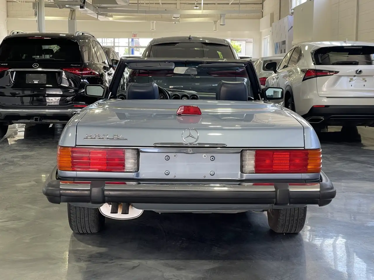 Mercedes-Benz 560 снимка Mercedes-Benz 560