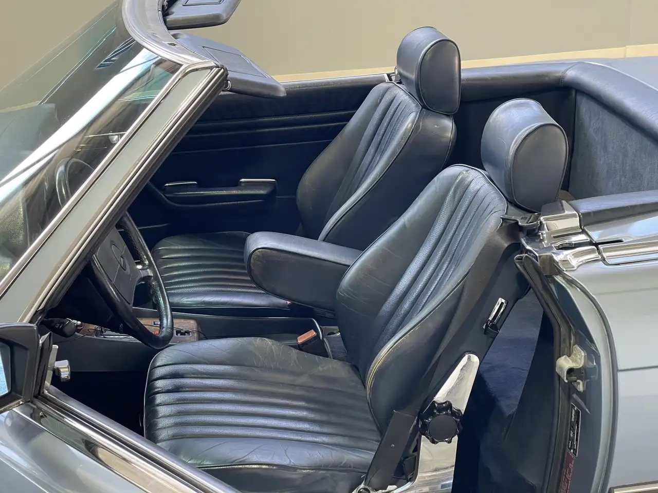 Mercedes-Benz 560 снимка Mercedes-Benz 560