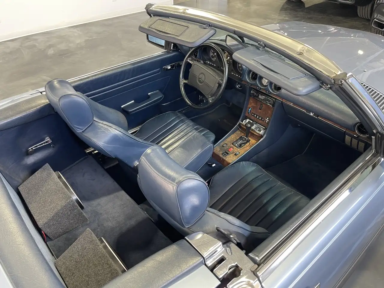 Mercedes-Benz 560 снимка Mercedes-Benz 560