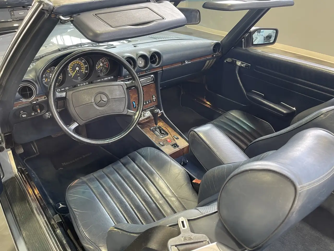 Mercedes-Benz 560 снимка Mercedes-Benz 560