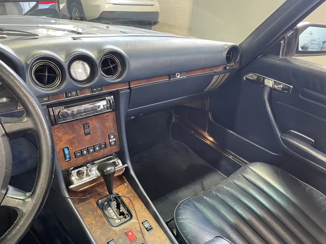 Mercedes-Benz 560 снимка Mercedes-Benz 560