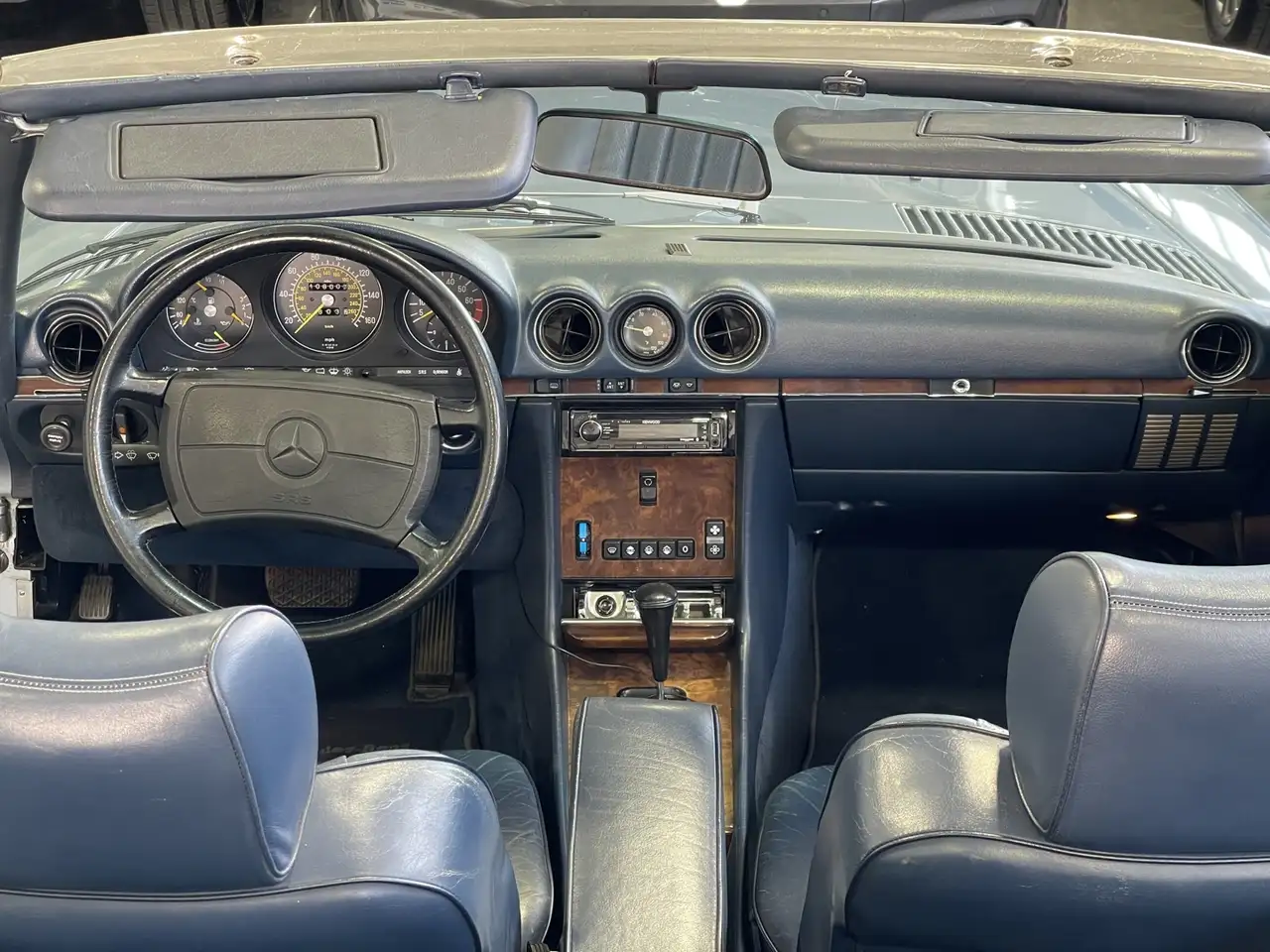 Mercedes-Benz 560 снимка Mercedes-Benz 560