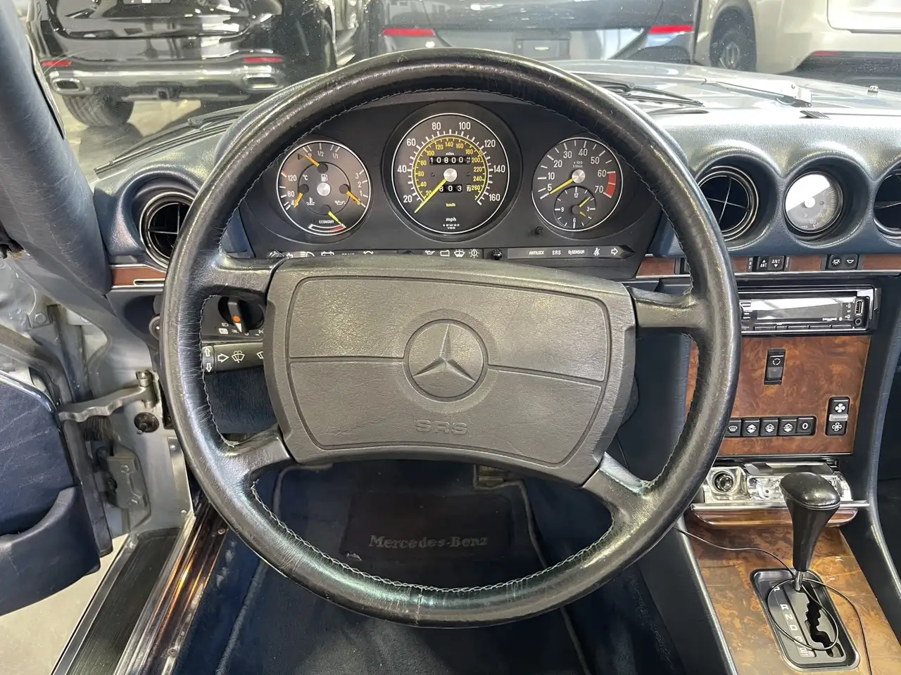 Mercedes-Benz 560 снимка Mercedes-Benz 560