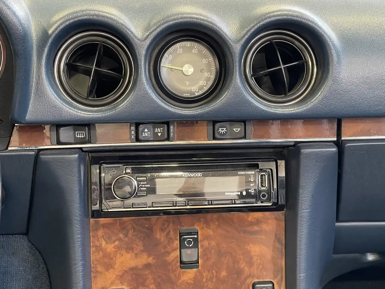 Mercedes-Benz 560 снимка Mercedes-Benz 560
