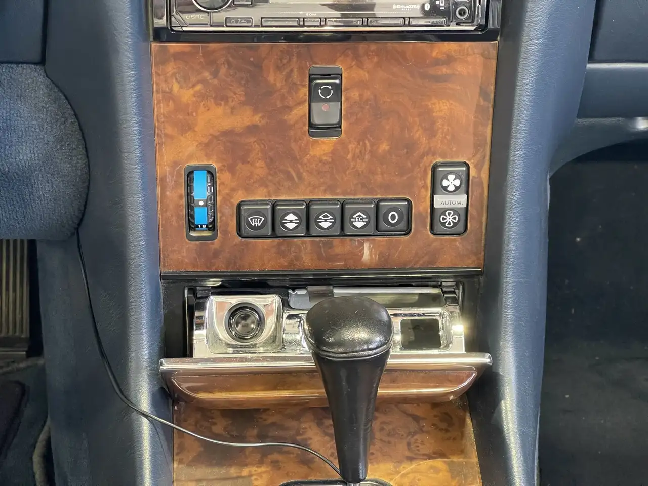 Mercedes-Benz 560 снимка Mercedes-Benz 560